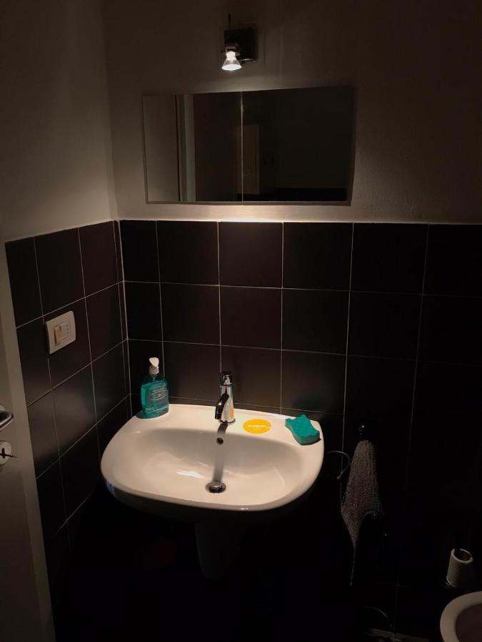 Living Apartment Milan Bagian luar foto