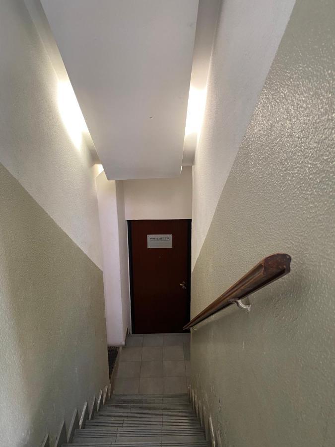 Living Apartment Milan Bagian luar foto