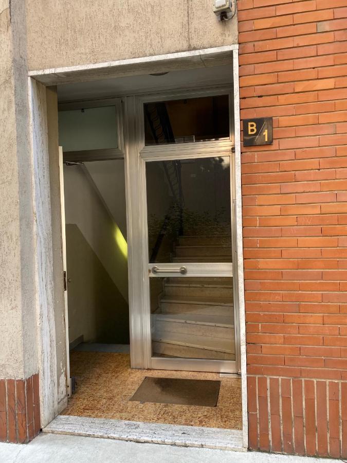 Living Apartment Milan Bagian luar foto