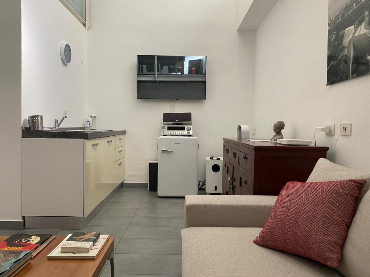 Living Apartment Milan Bagian luar foto